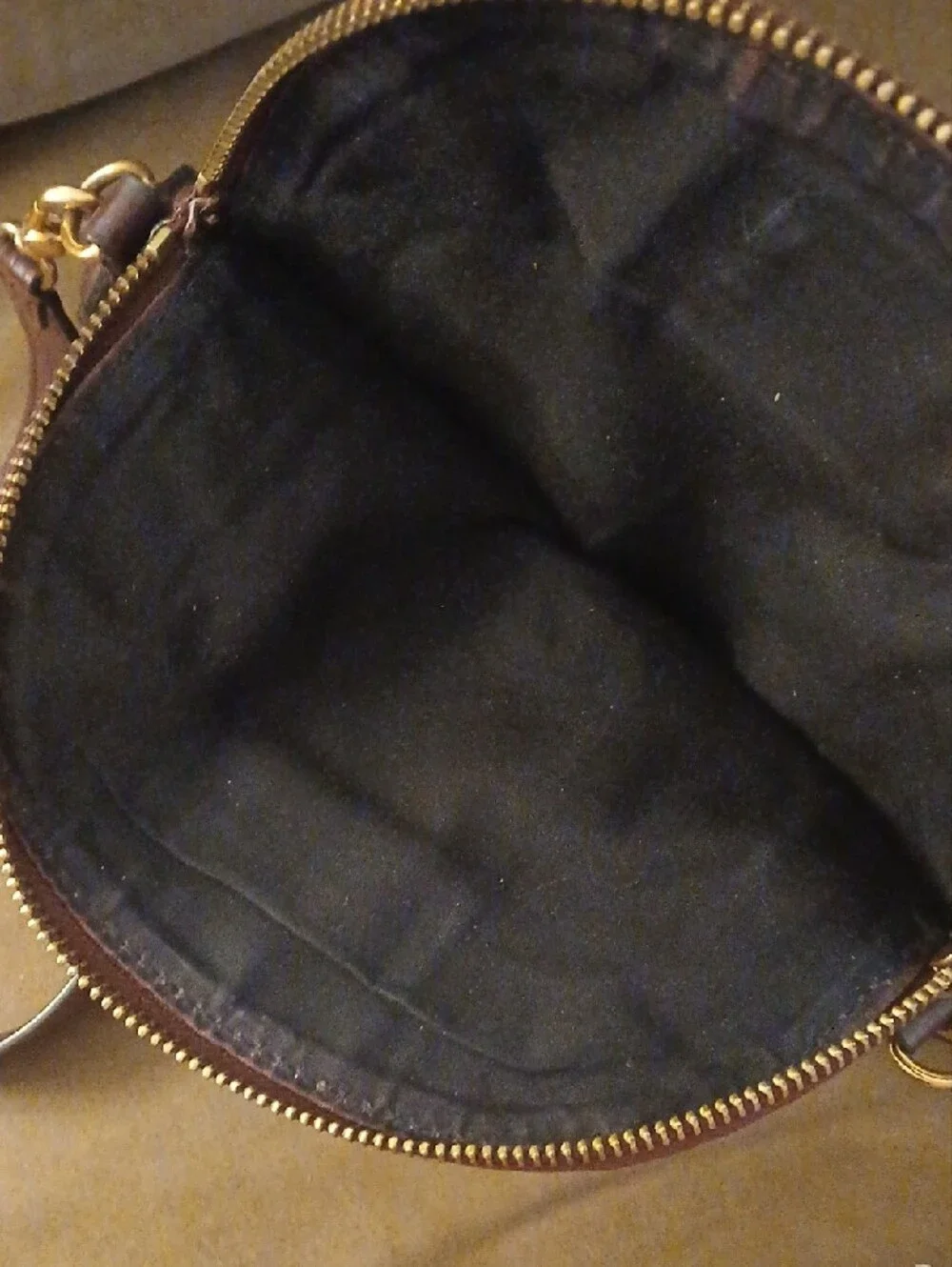 Marc Jacobswomens 's Wine Color  Pebbled Leather Messenger Bag with Gold Plate